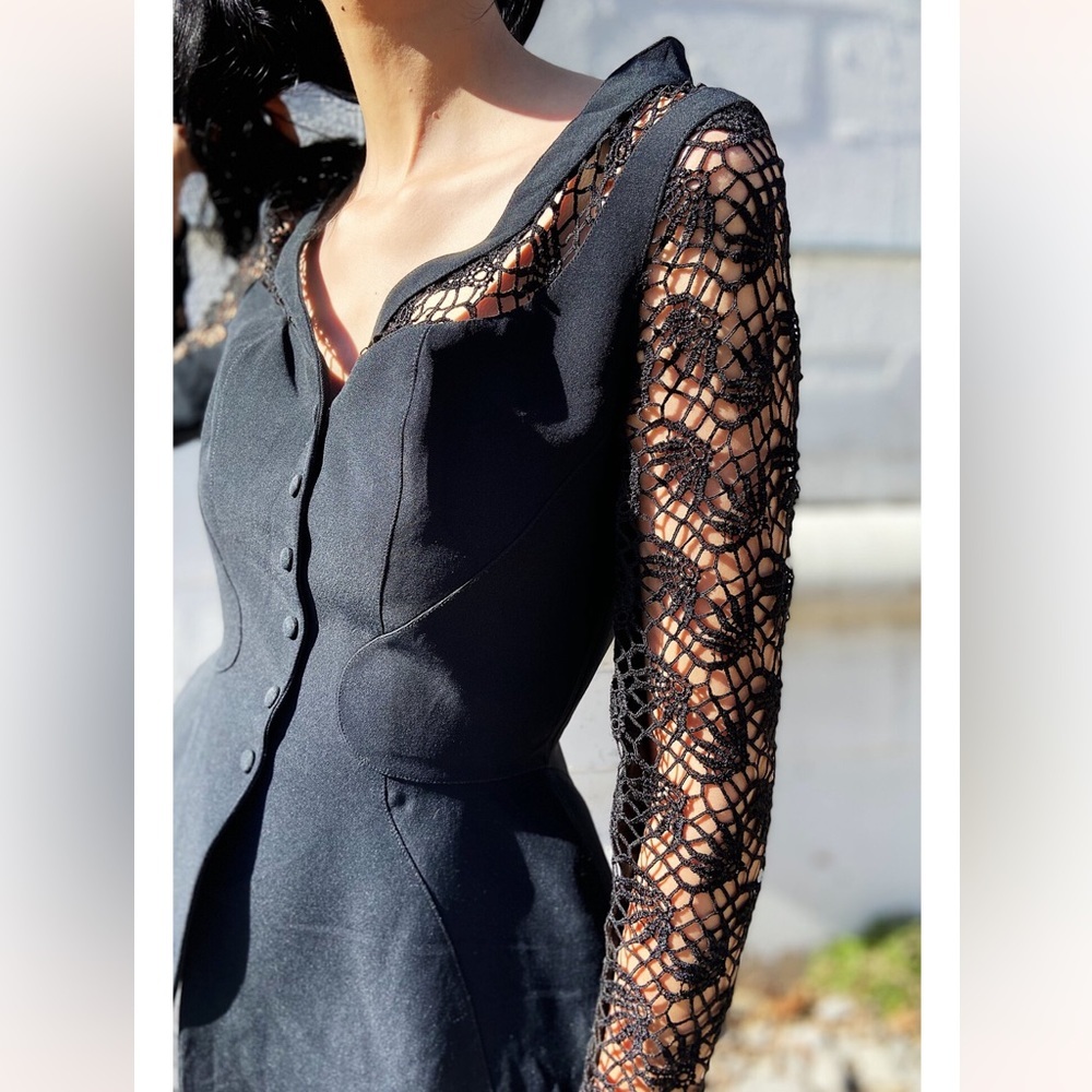 Rare Thierry Mugler Sculptural Silk Crochet Blazer – Size 36 – Collector Couture - Picture 8 of 9